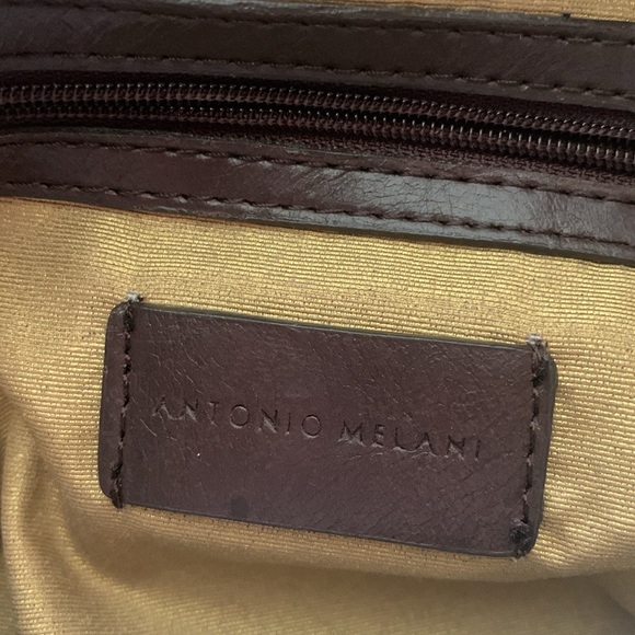 Antonio Melani white leather hobo bag with toggle closure - Picture 4 of 5